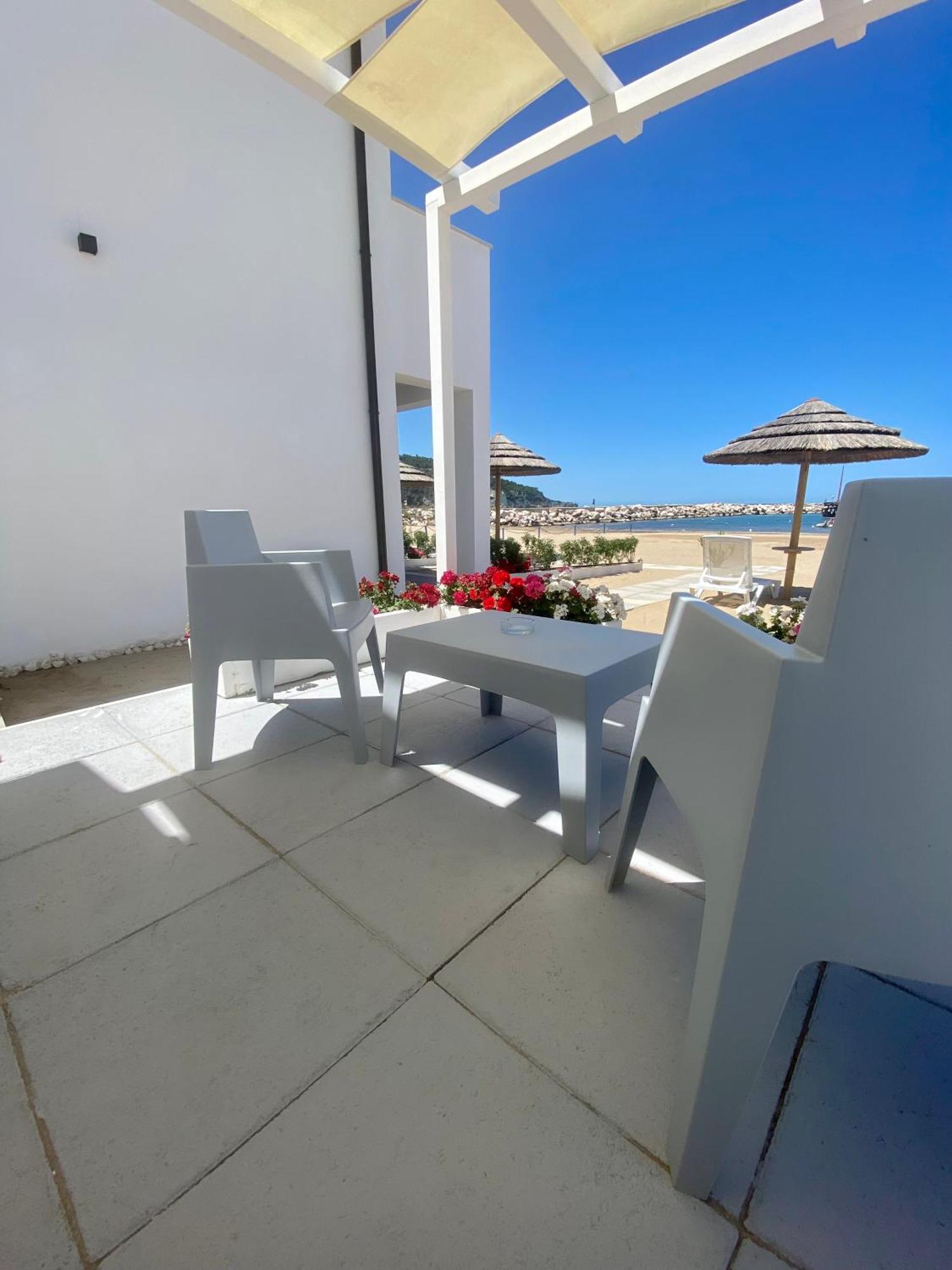 Marina Bay Beach Suites Peschici Exteriör bild