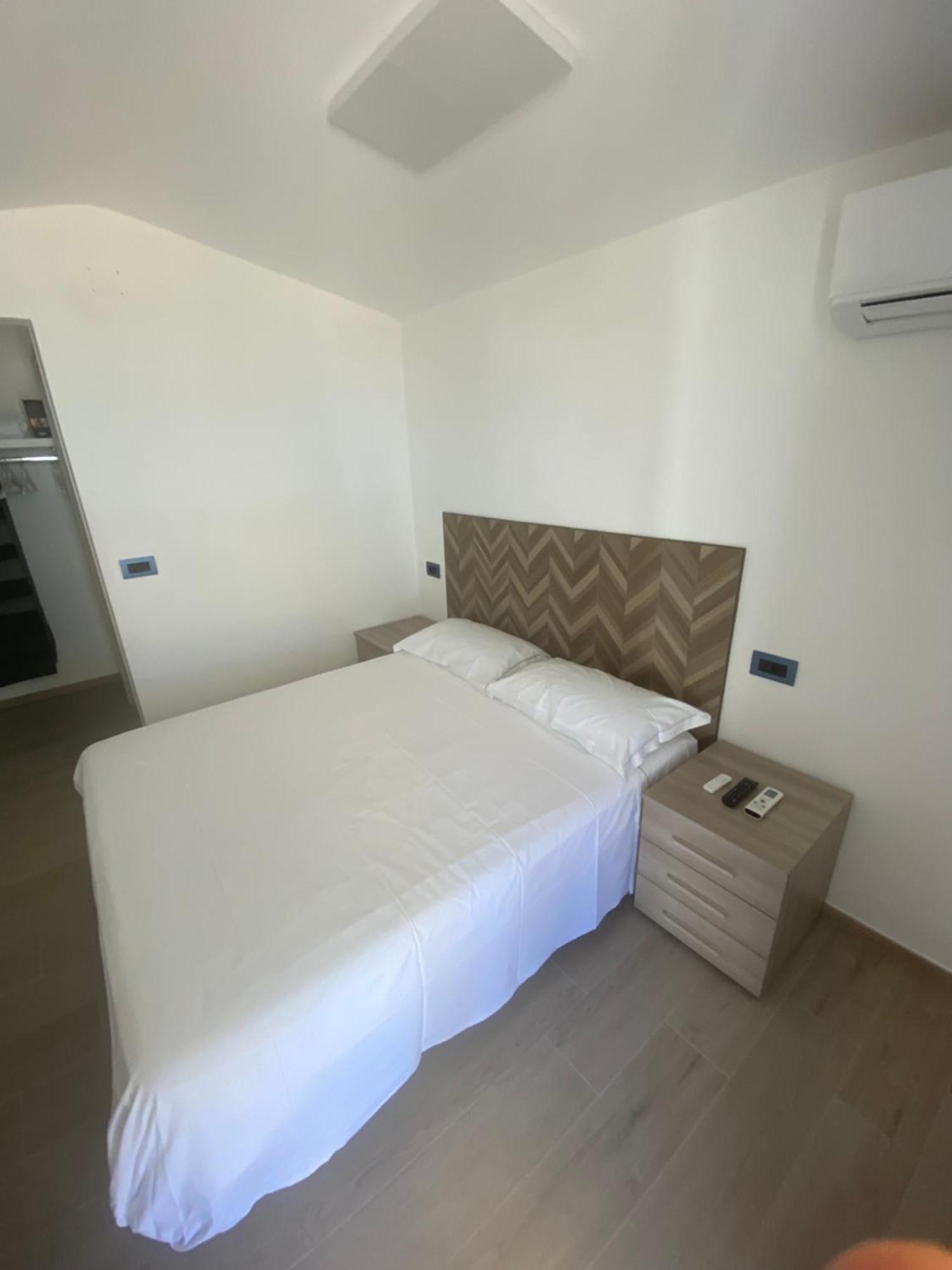 Marina Bay Beach Suites Peschici Exteriör bild