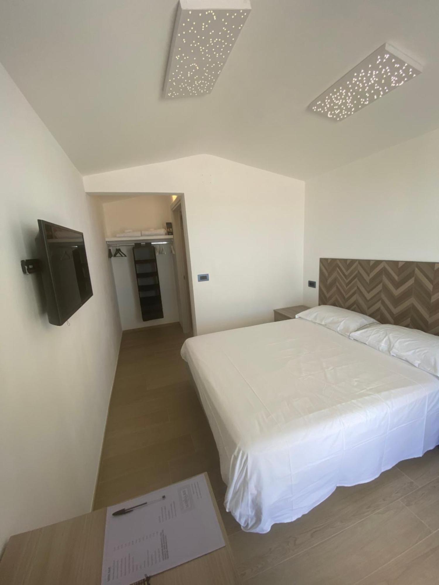 Marina Bay Beach Suites Peschici Exteriör bild