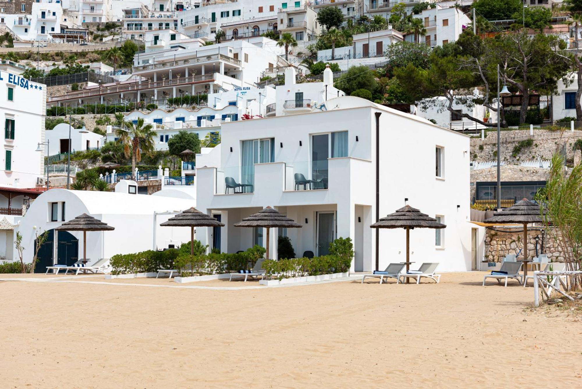 Marina Bay Beach Suites Peschici Exteriör bild