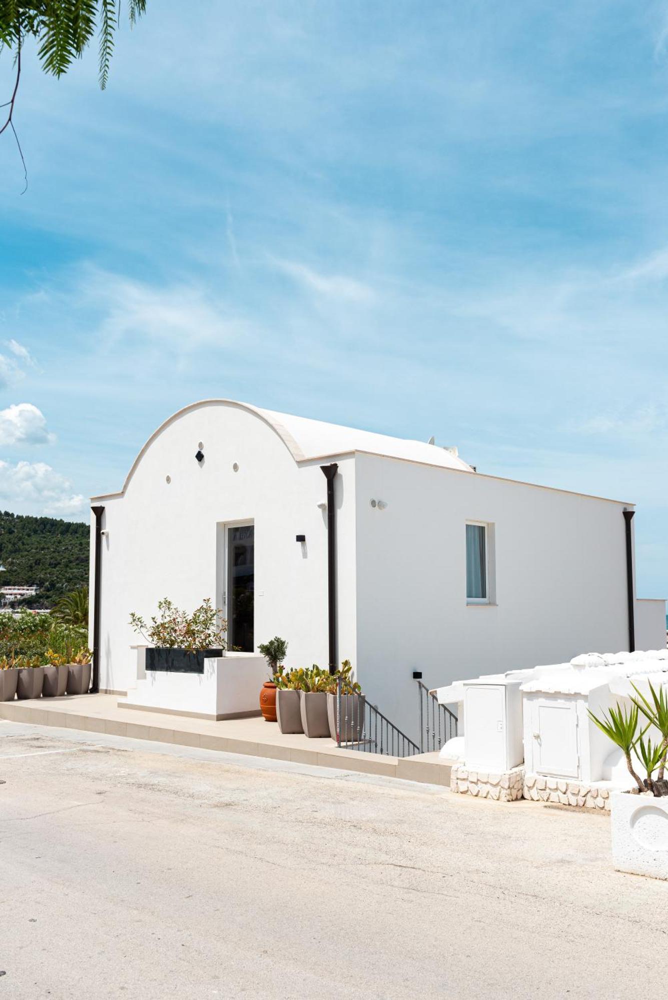 Marina Bay Beach Suites Peschici Exteriör bild