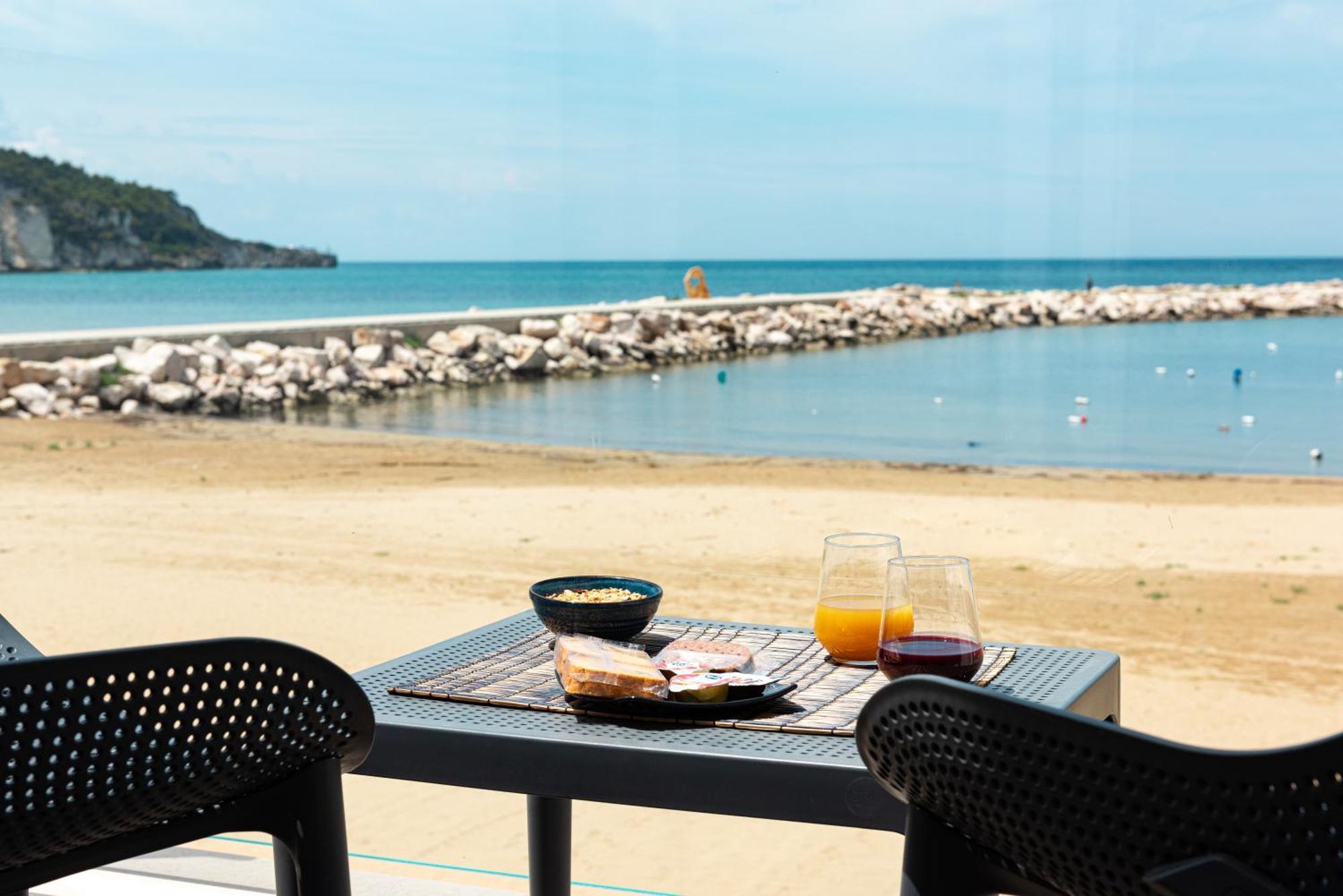 Marina Bay Beach Suites Peschici Exteriör bild