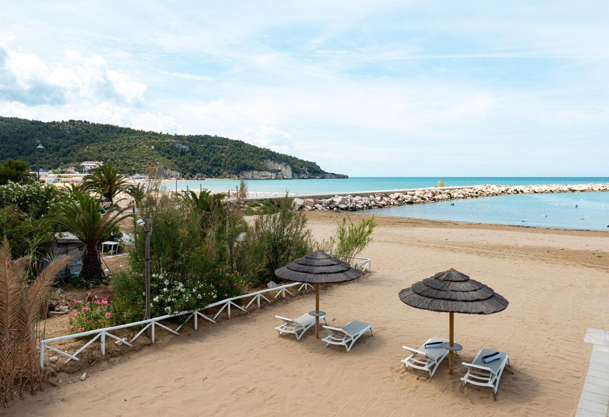 Marina Bay Beach Suites Peschici Exteriör bild