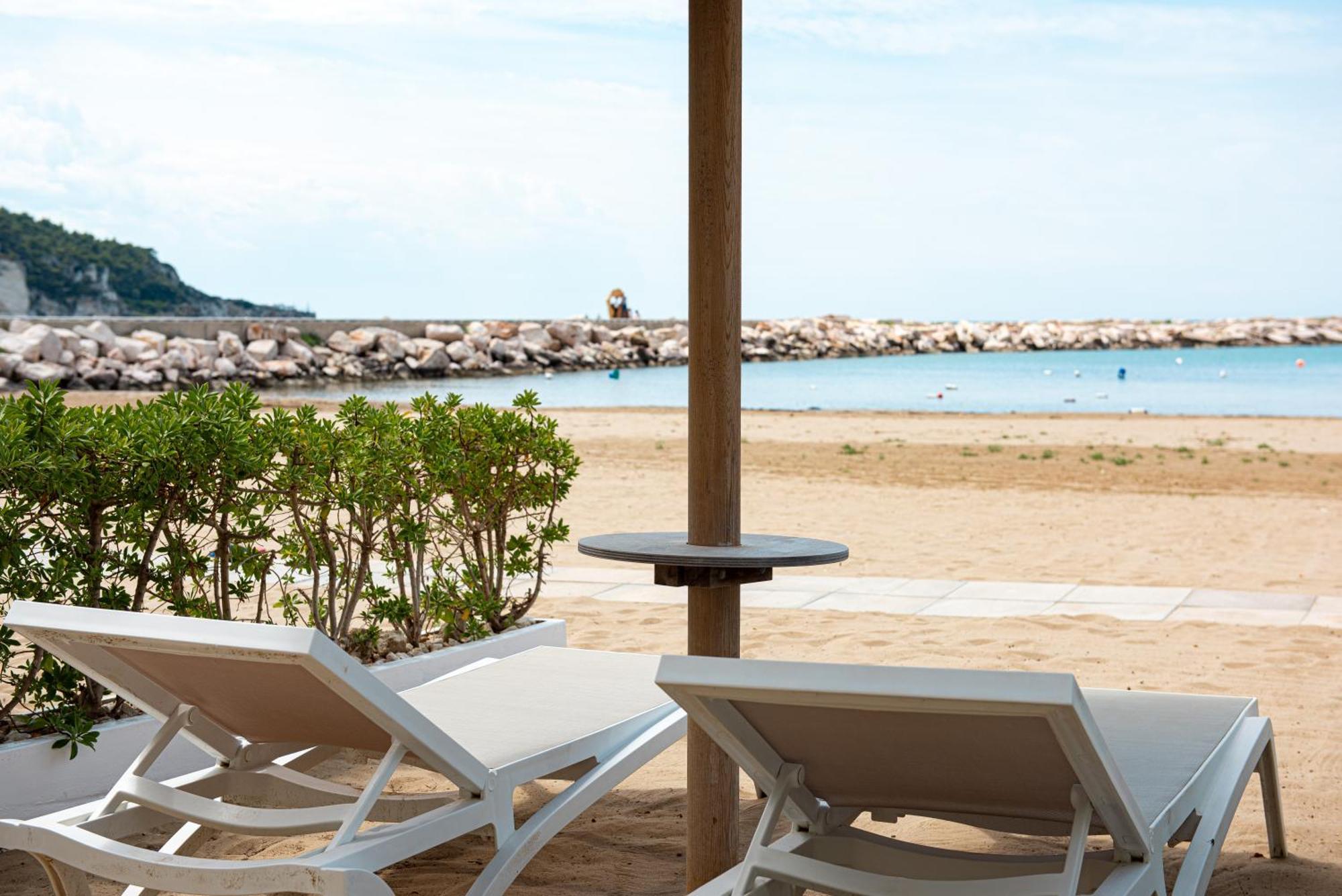 Marina Bay Beach Suites Peschici Exteriör bild
