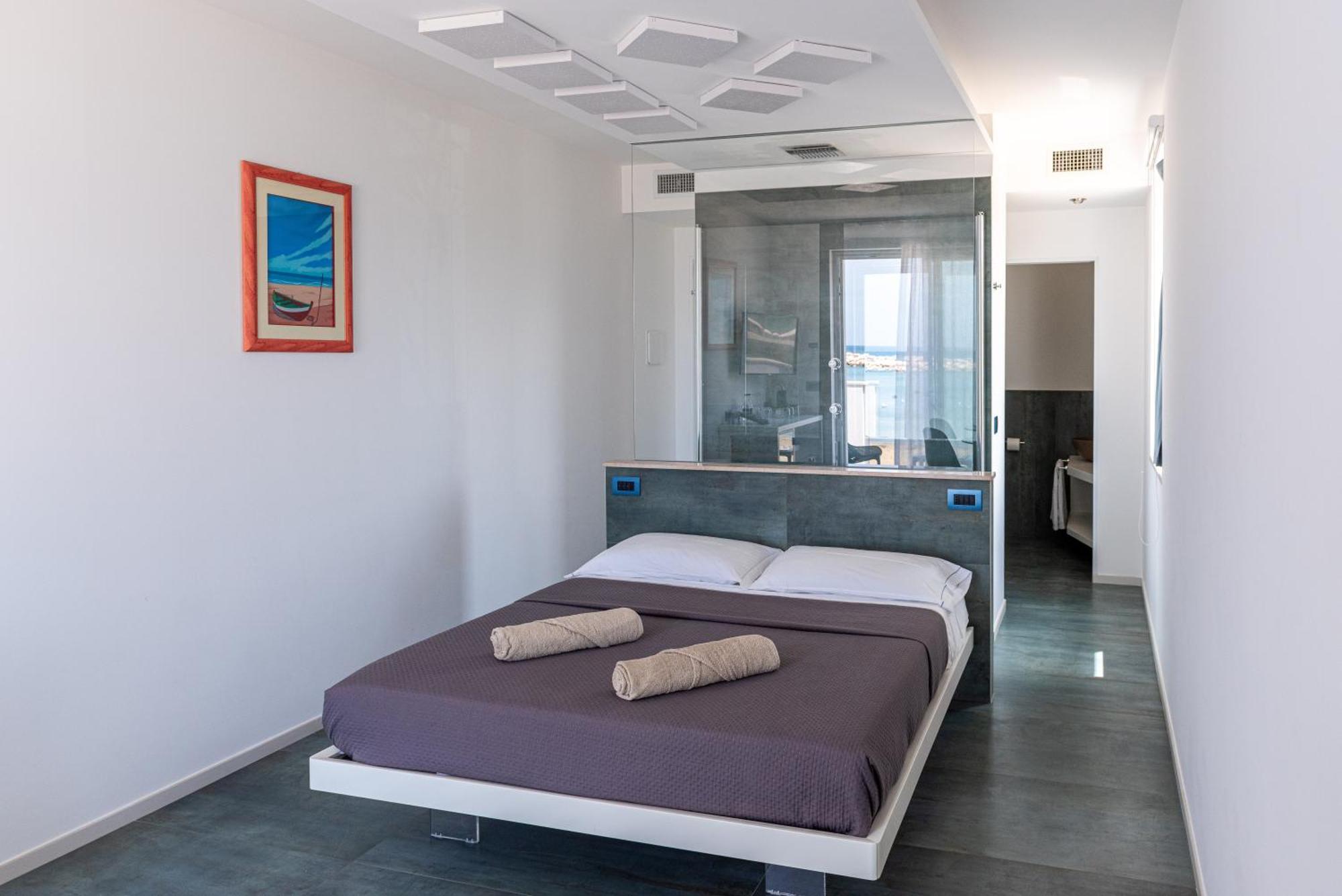 Marina Bay Beach Suites Peschici Exteriör bild
