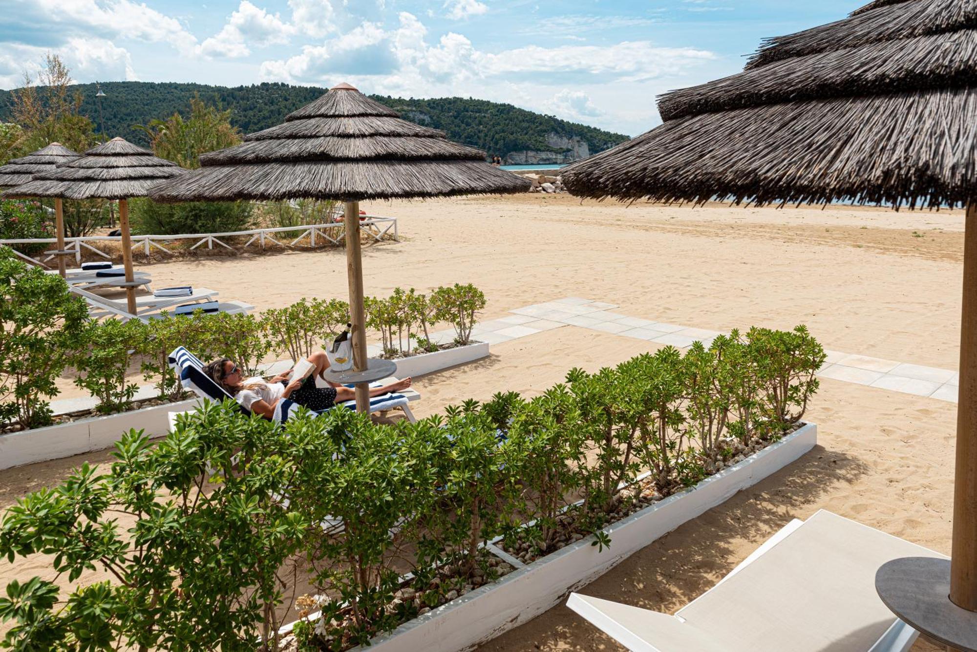 Marina Bay Beach Suites Peschici Exteriör bild